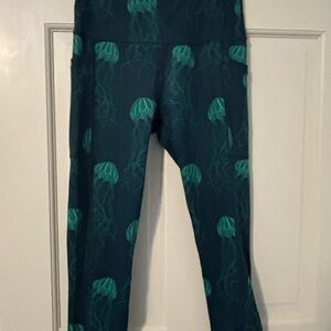 Constantly Varied Gear 3/4  Teal and blue Jellyfish Leggings with pockets Xs